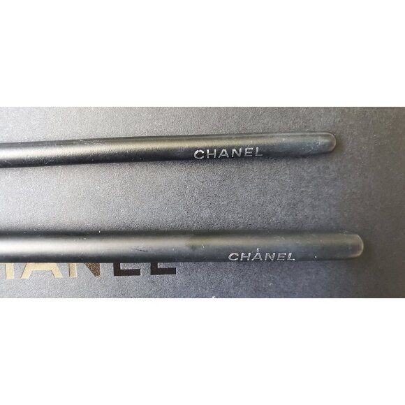 Set of 3 Chanel Makeup Brushes - velvet brush sleeves, drawstring bag - Picture 14 of 14